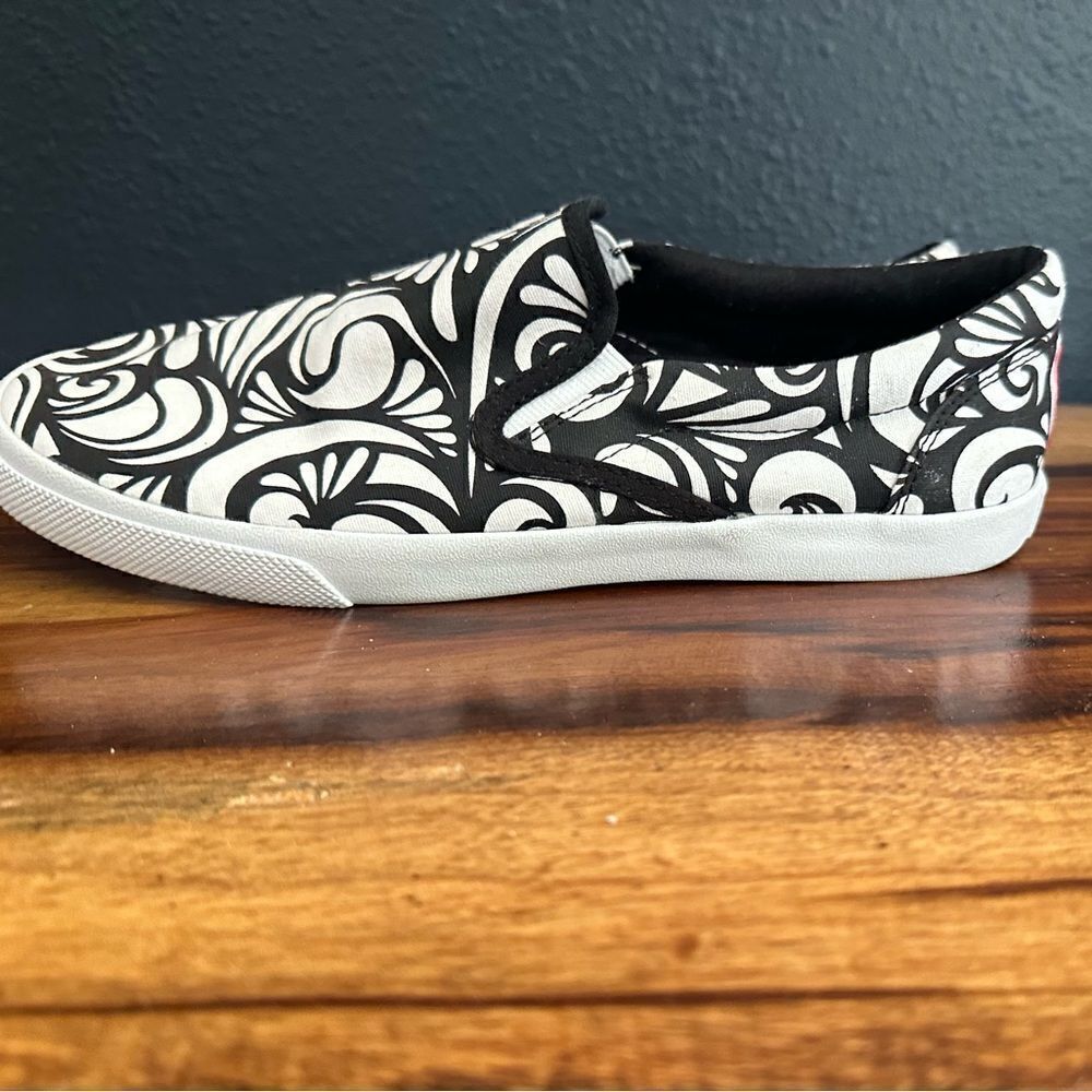 Bucketfeet sneakers, sz 8 - Picture 2 of 5